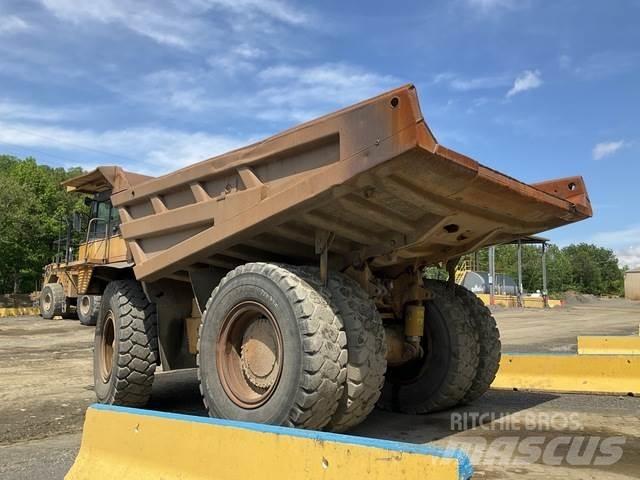 CAT 777D Зчленовані самоскиди