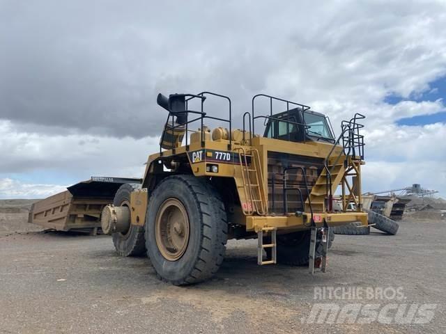 CAT 777D Зчленовані самоскиди