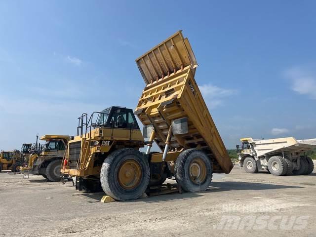 CAT 777D Зчленовані самоскиди