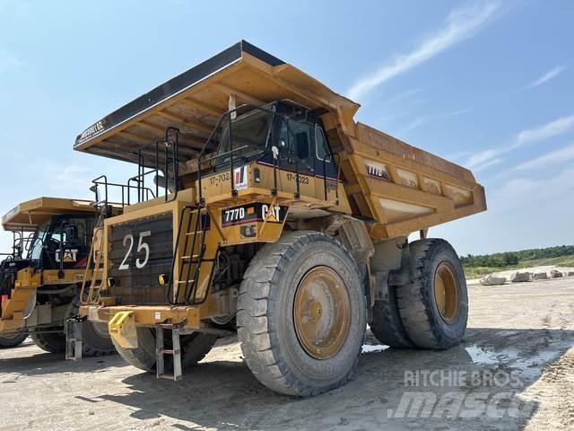 CAT 777D Зчленовані самоскиди