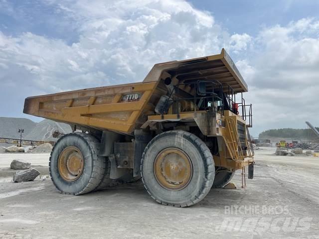 CAT 777D Зчленовані самоскиди