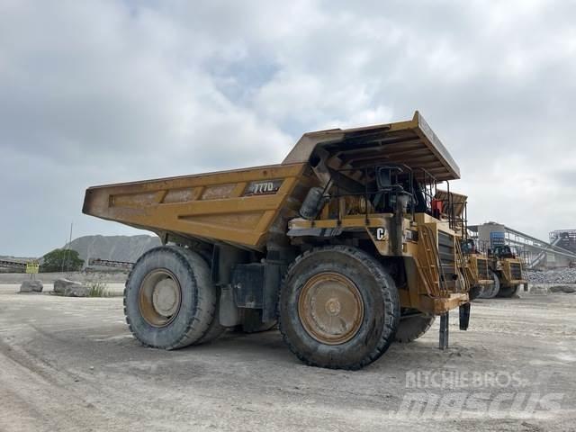 CAT 777D Зчленовані самоскиди