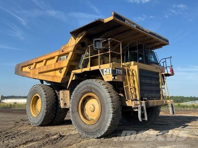 CAT 777D Зчленовані самоскиди