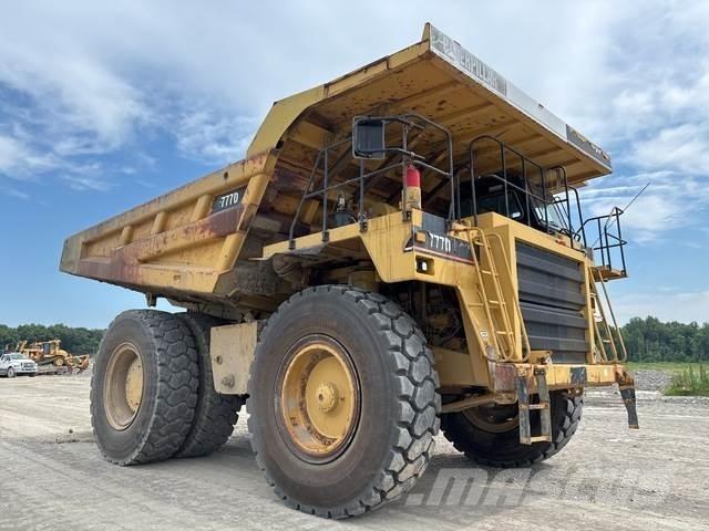 CAT 777D Зчленовані самоскиди