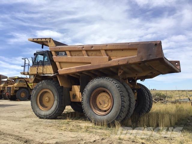 CAT 777D Зчленовані самоскиди