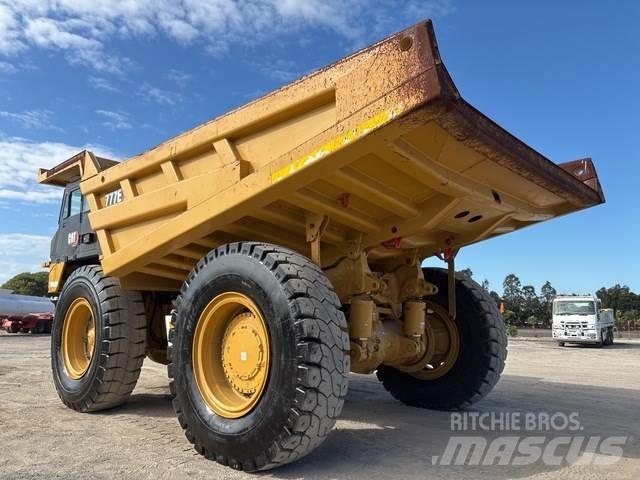 CAT 777E Зчленовані самоскиди