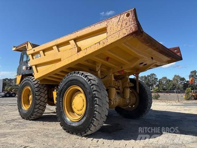 CAT 777E Зчленовані самоскиди