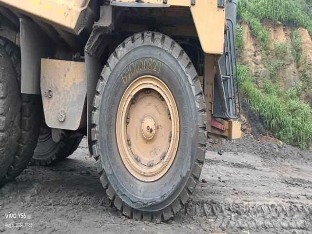 CAT 777E Зчленовані самоскиди