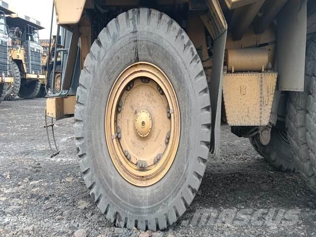 CAT 777E Зчленовані самоскиди