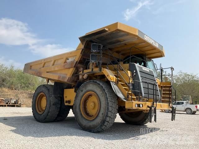 CAT 777F Зчленовані самоскиди