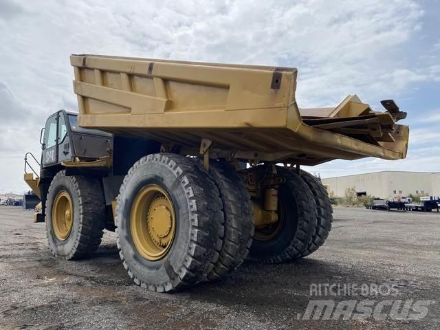 CAT 777F Зчленовані самоскиди