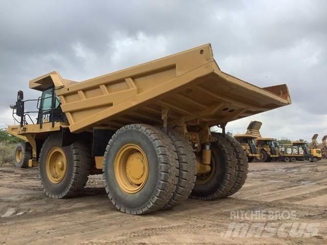 CAT 777F Зчленовані самоскиди
