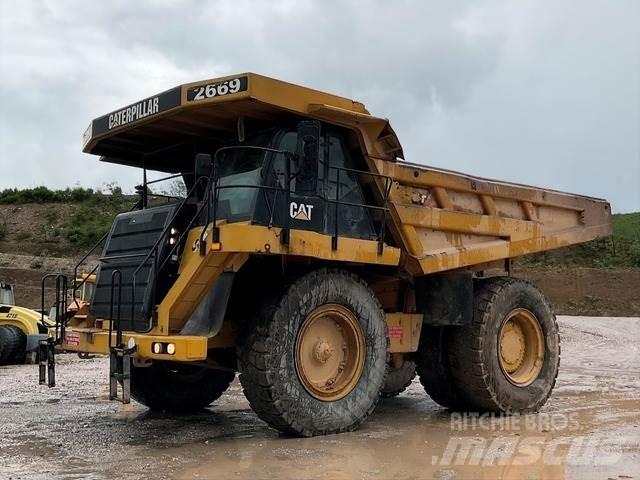 CAT 777F Зчленовані самоскиди