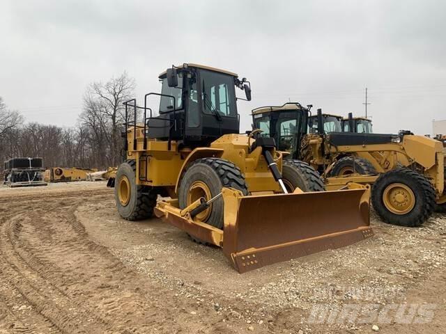 CAT 814K Колісні бульдозери