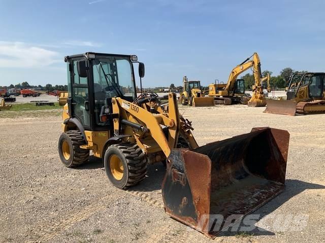 CAT 903D Фронтальні навантажувачі