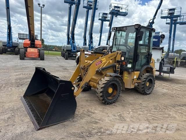 CAT 903D Фронтальні навантажувачі
