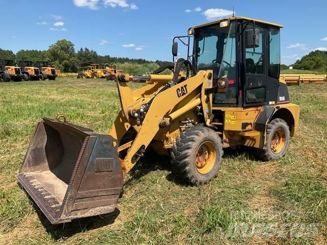 CAT 904B Фронтальні навантажувачі
