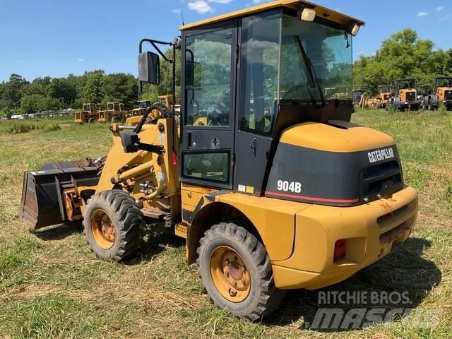 CAT 904B Фронтальні навантажувачі
