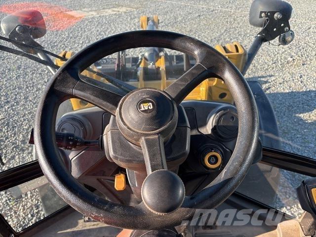 CAT 906 Фронтальні навантажувачі