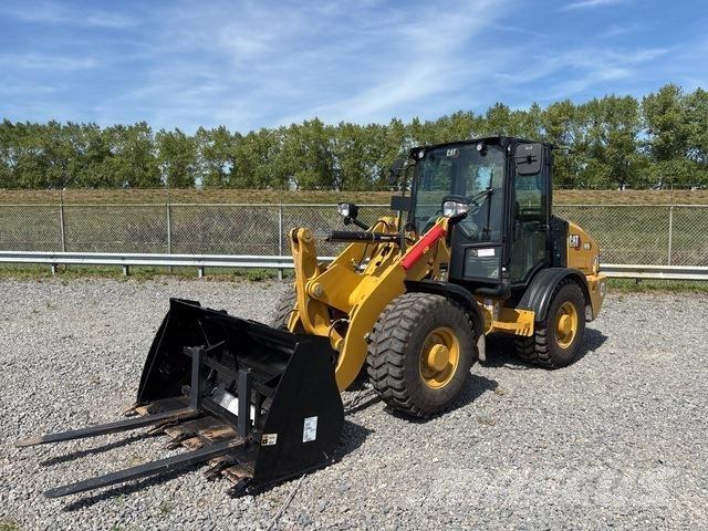 CAT 906 Фронтальні навантажувачі