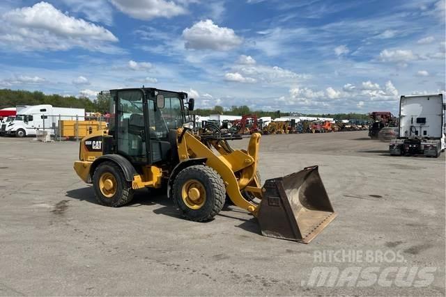 CAT 906M Фронтальні навантажувачі