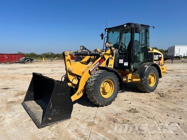CAT 906M Фронтальні навантажувачі