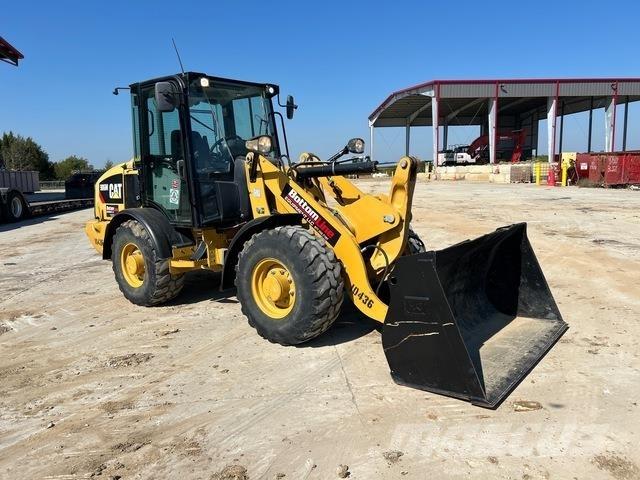 CAT 906M Фронтальні навантажувачі