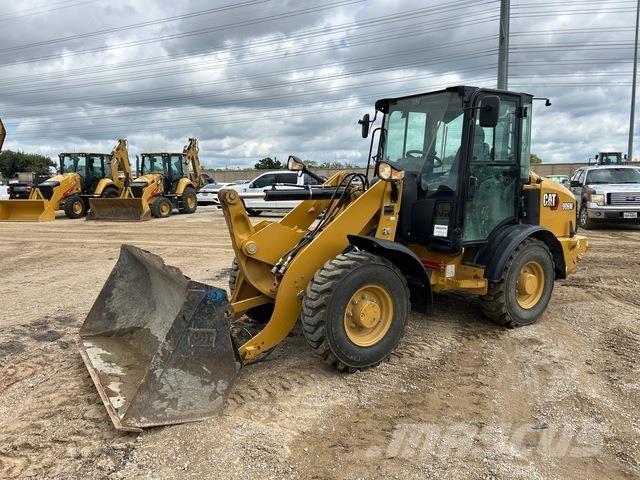 CAT 906M Фронтальні навантажувачі