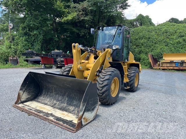CAT 910 Фронтальні навантажувачі