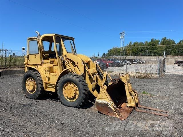 CAT 922 Фронтальні навантажувачі