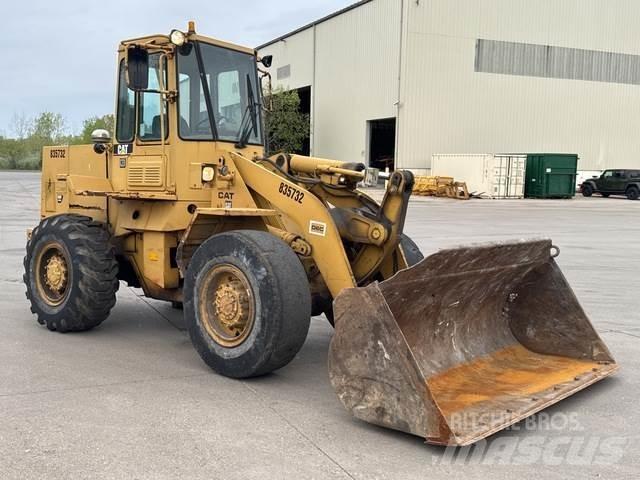 CAT 926 Фронтальні навантажувачі