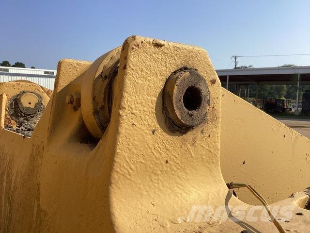 CAT 930 Фронтальні навантажувачі