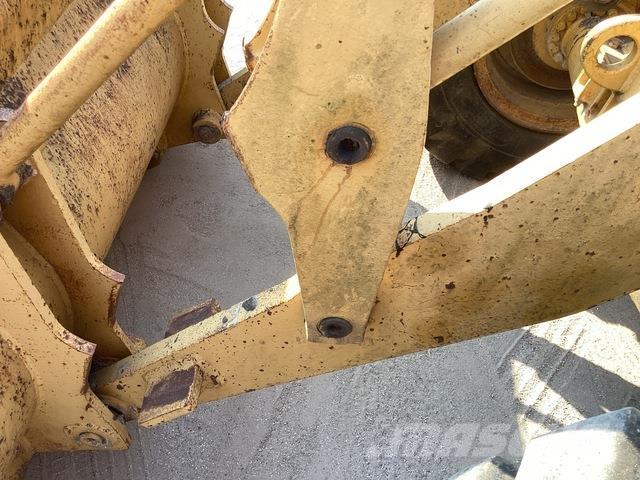 CAT 930 Фронтальні навантажувачі