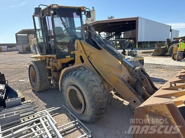 CAT 930G Фронтальні навантажувачі