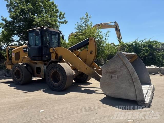 CAT 930K Фронтальні навантажувачі
