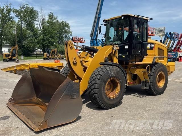 CAT 930M Фронтальні навантажувачі