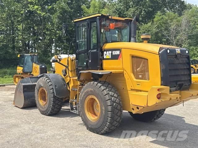 CAT 930M Фронтальні навантажувачі