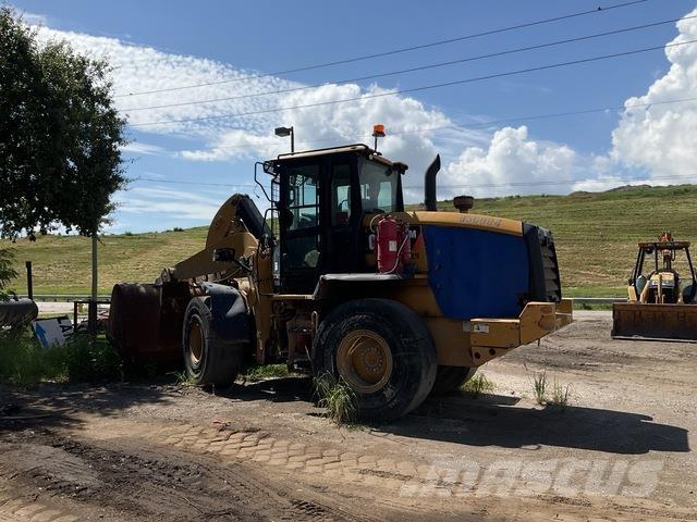CAT 930M Фронтальні навантажувачі