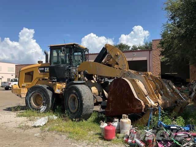 CAT 930M Фронтальні навантажувачі