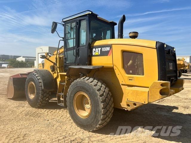 CAT 930M Фронтальні навантажувачі