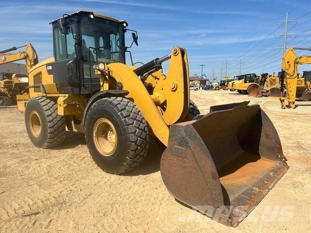 CAT 930M Фронтальні навантажувачі