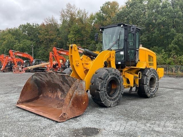 CAT 930M Фронтальні навантажувачі