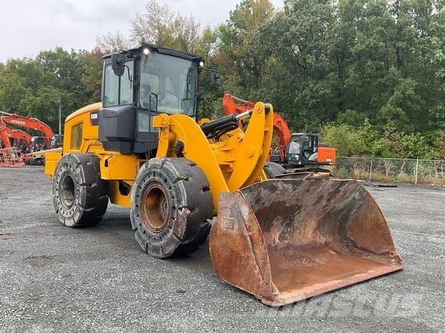 CAT 930M Фронтальні навантажувачі