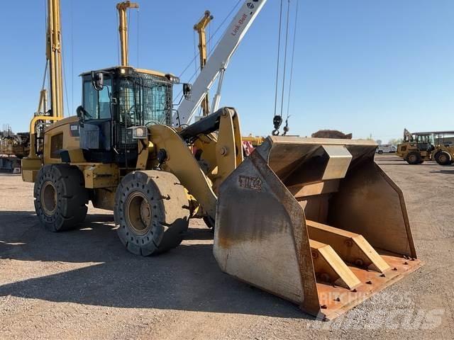 CAT 938M Фронтальні навантажувачі