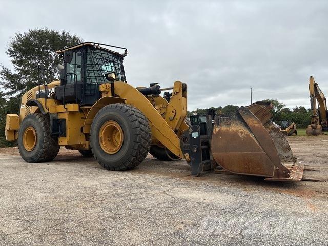 CAT 962M Фронтальні навантажувачі