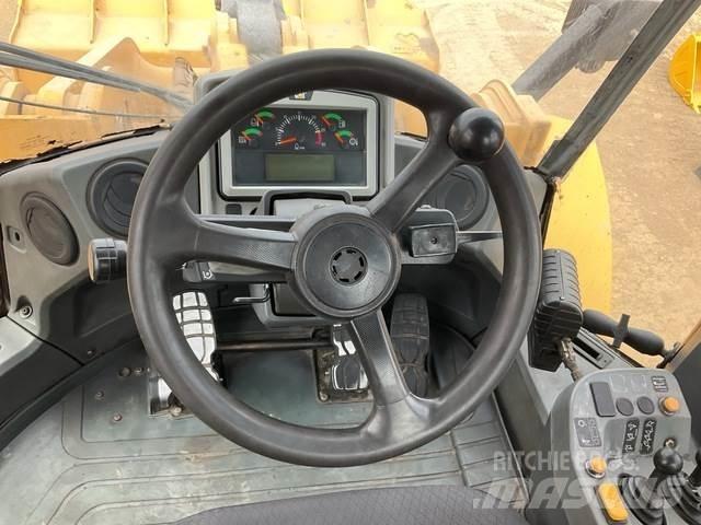 CAT 966L Фронтальні навантажувачі
