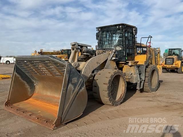 CAT 966M Фронтальні навантажувачі
