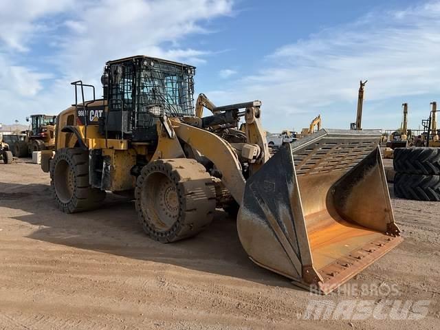 CAT 966M Фронтальні навантажувачі