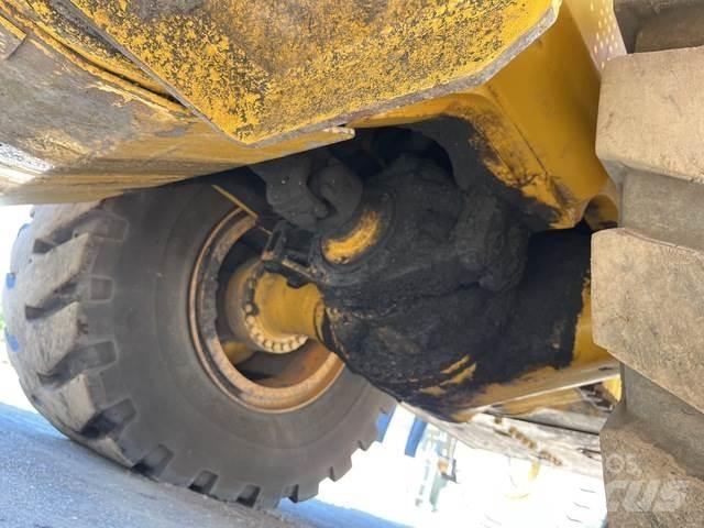 CAT 988G Фронтальні навантажувачі