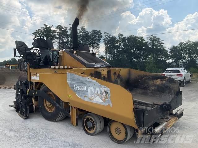 CAT AP-600D Асфальтовкладачі